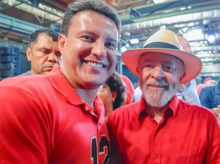  Felipe Camarão foi recebido por Lula em palanque na festa de aniversário do partido. Foto: Divulgação