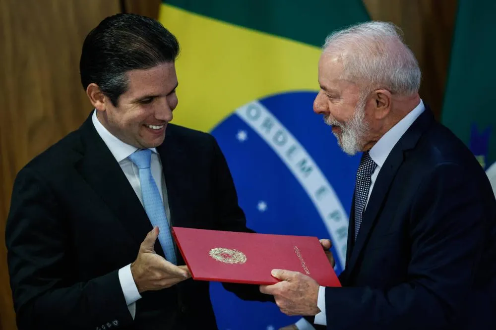 O presidente Lula e o presidente da Câmara, Hugo Motta, na apresentação do projeto do governo para a reforma do Imposto de Renda - Gabriela Biló/Folhapress