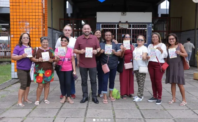 Diretores do Sinproesemma ocupam terminais de São Luís para alertar sobre ameaças à liberdade pedagógica. Foto: Divulgação.