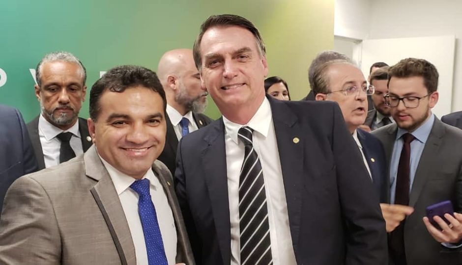 Bolsonaro queria retirar o parlamentar maranhense do comando da siga do estado, conforme informações da rede de televisão CNN.