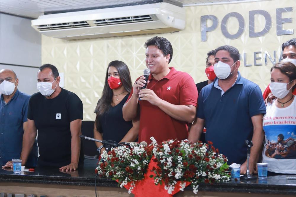Na manhã desta quinta (18) Camarão visitará ao Bispo de Imperatriz Dom Vilson e a seguir irá para João Lisboa onde participará da inauguração de um Farol do Saber, equipamento semelhante a uma biblioteca pública e que em muito contribui para a Educação e 