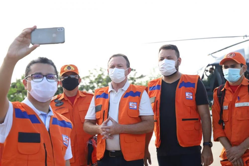 A ação foi em comitiva com o vice governador Carlos Brandão, o Secretário de Saúde Carlos Lula e o comandante do Corpo de Bombeiros, Célio Roberto.
