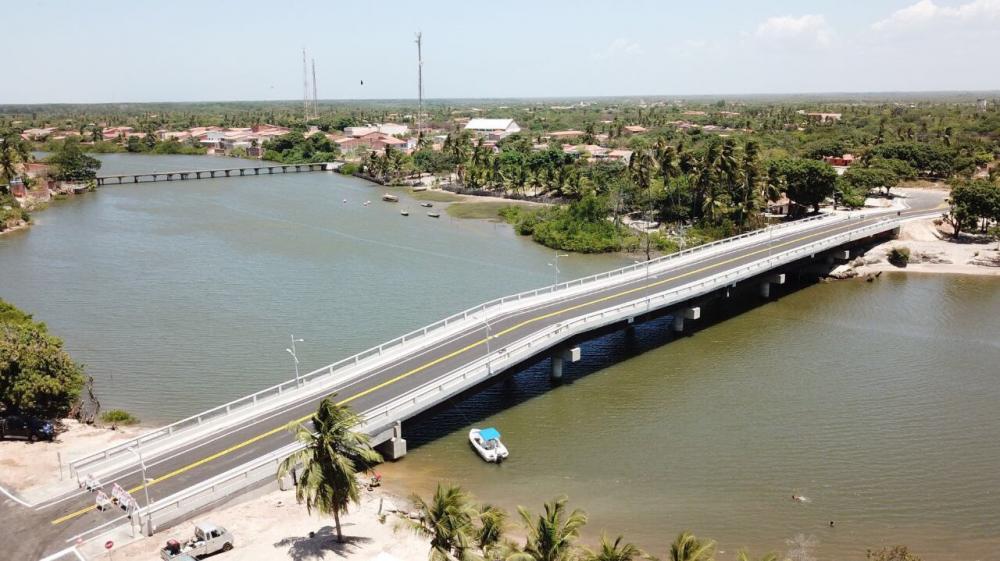 Foram seis novas pontes entregues, como a Timbiras, Santo Amaro, Nova Iorque, Santana do Maranhão, Paulinho Neves e a do Rio Flores. Já em rodovias, foram 29 novas estradas entregues totalmente pavimentadas