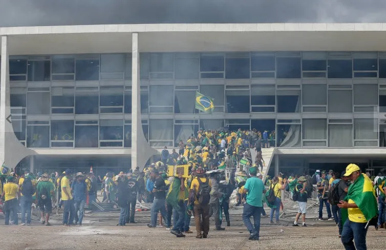 O projeto aprovado na Câmara para livrar o deputado federal Alexandre Ramagem (PL-RJ) e beneficiar o ex-presidente Jair Bolsonaro (PL) e outros acusados do processo da trama golpista não deve prosperar por muito tempo. Foto: Divulgação