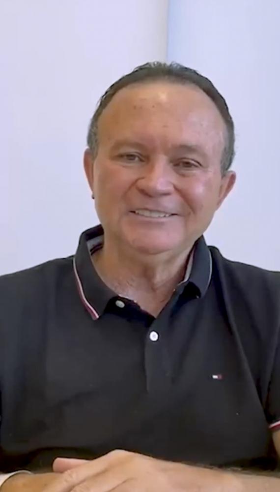 Brandão gravou um vídeo afirmando estar se recuperando bem da cirurgia para a retirada de um cisto renal, feita em São Paulo