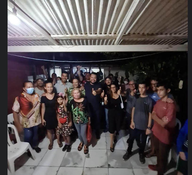 A presidente da Associação de Artesãos de Imperatriz Simone Fonseca esteve presente na organização das falas qe aconteceram na residencia de uma das artesãs que compõe a ASSARI.
