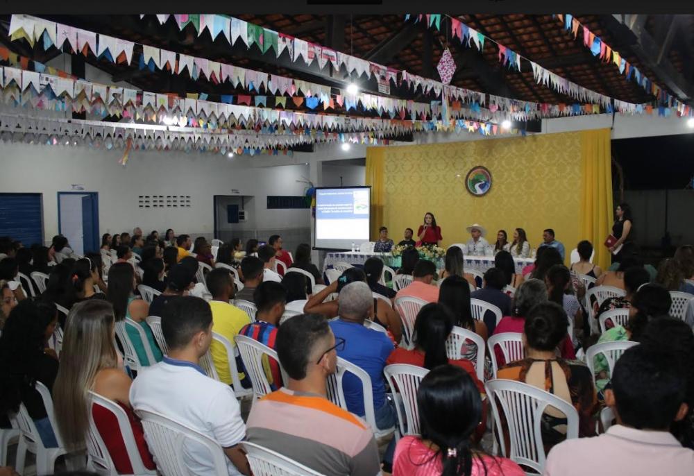 A vice-reitora e a pró-reitora de Gestão e Sustentabilidade Acadêmica, professora Márcia Suany reiteraram que a UEMASUL é uma universidade construída a muitas mãos, por meio de parcerias e que sua missão é oportunizar o Ensino Superior nos municípios sob 