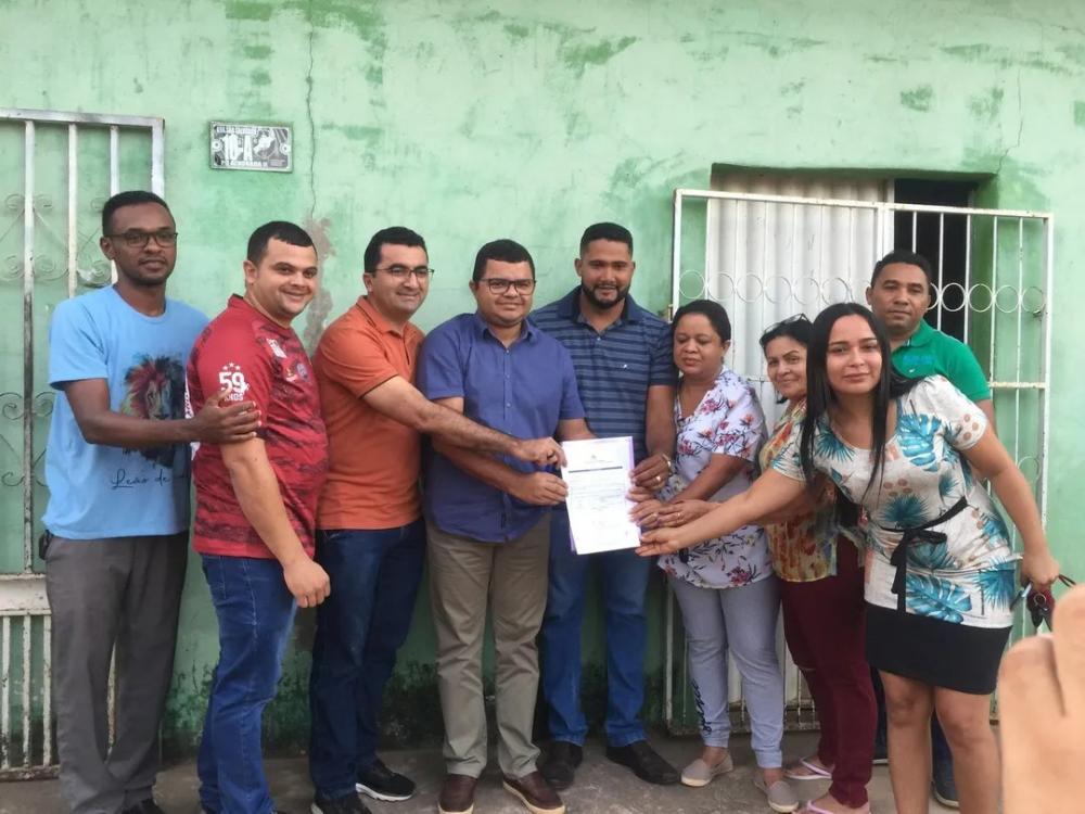 Governo do Estado e vereador Carlos Hermes assinam ordem de serviço para início das obras de construção do espaço para Feirinha no Parque Alvorada.