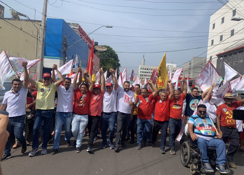 Momento inicial da grande caminhada do 13 pelas ruas de Imperatriz 