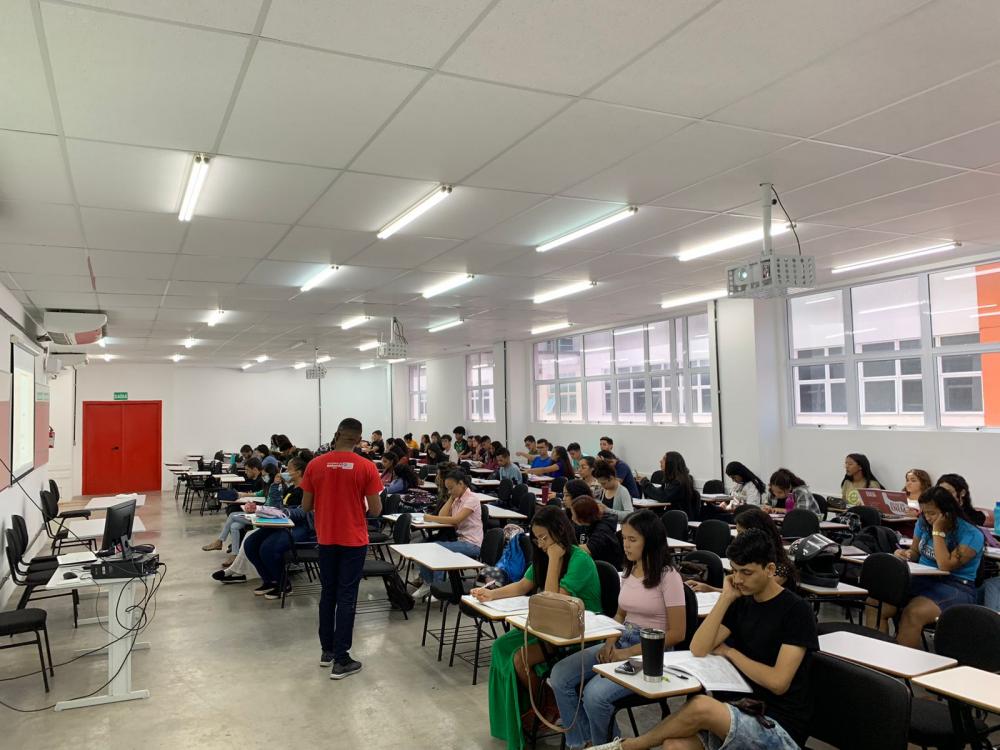 Milhares de estudantes maranhenses participaram do mega reforço do Aulão do Enem, neste final de semana, em São Luís e Imperatriz.
