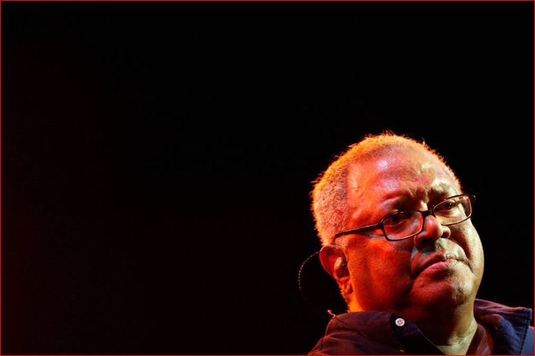 O músico cubano Pablo Milanés em show em Havana, em 2008 - Claudia Daut/Reuters