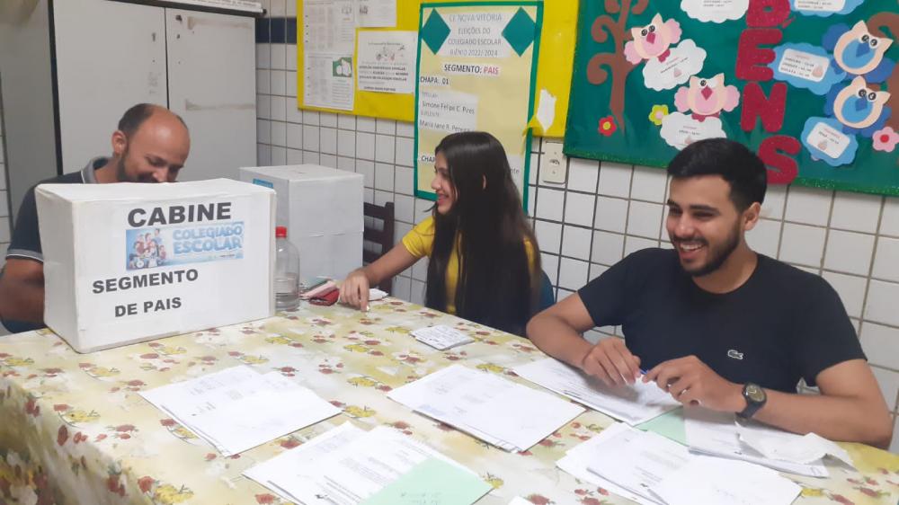 Alunos, pais e professores realizaram durante todo o dia desta sexta, 25, o processo eleitoral, A votação segue durante a noite em algumas escolas.