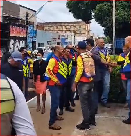 Moto-taxistas fazem manifestação