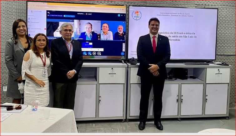 Felipe Camarão durante defesa da tese de Doutorado