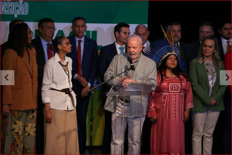 Lula durante anúncio dos últimos nomes de ministros que compõem seu governo - Pedro Ladeira/Folhapress