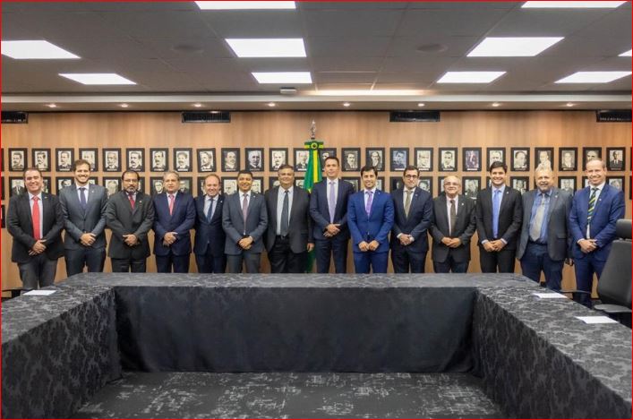 Dino e Capelli conversaram com deputados que compõem a base aliada para ajudar as pautas do governo no Congresso.