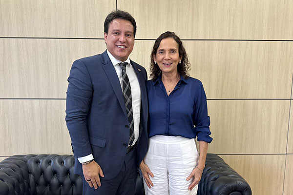 Durante a estadia na capital federal, Camarão realizou reuniões importantes com representantes do Ministério da Educação (MEC) e do Fundo Nacional de Desenvolvimento da Educação (FNDE).