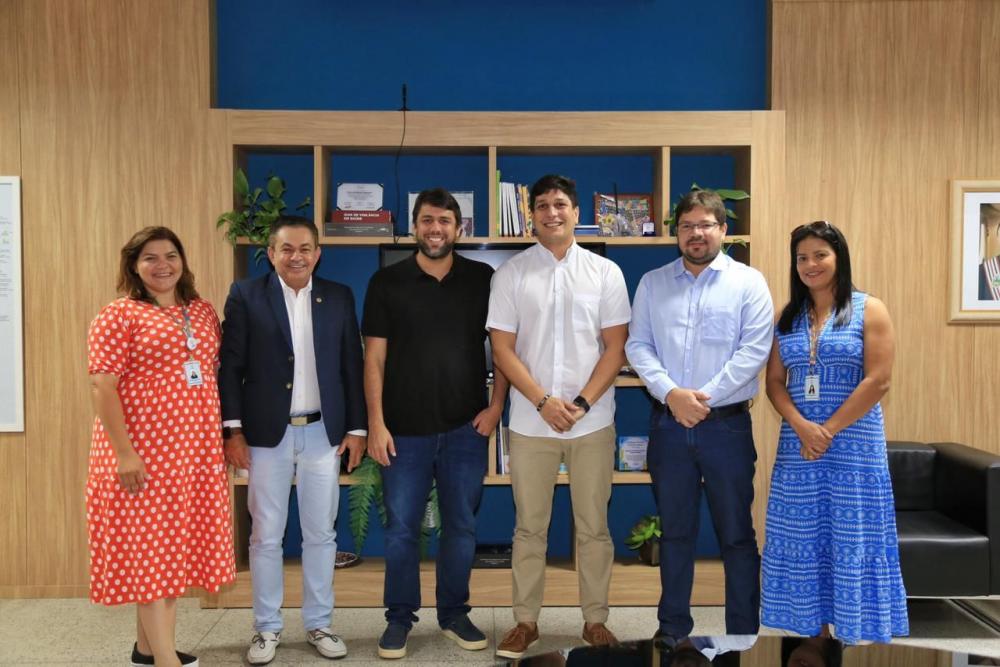 O Vereador Adhemar Freitas Jr (SDD) esteve na última sexta (10) em São Luís para agenda de trabalho com o Deputado Federal Pedro Lucas (União) e do Deputado Estadual Antônio Pereira (PSB), além do Secretário de Estado da Saúde Tiago Fernandes. 