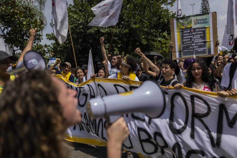 Estudantes protestam contra o novo ensino médio na avenida Paulista, em São Paulo - Bruno Santos - 15.mar.23/Folhapress