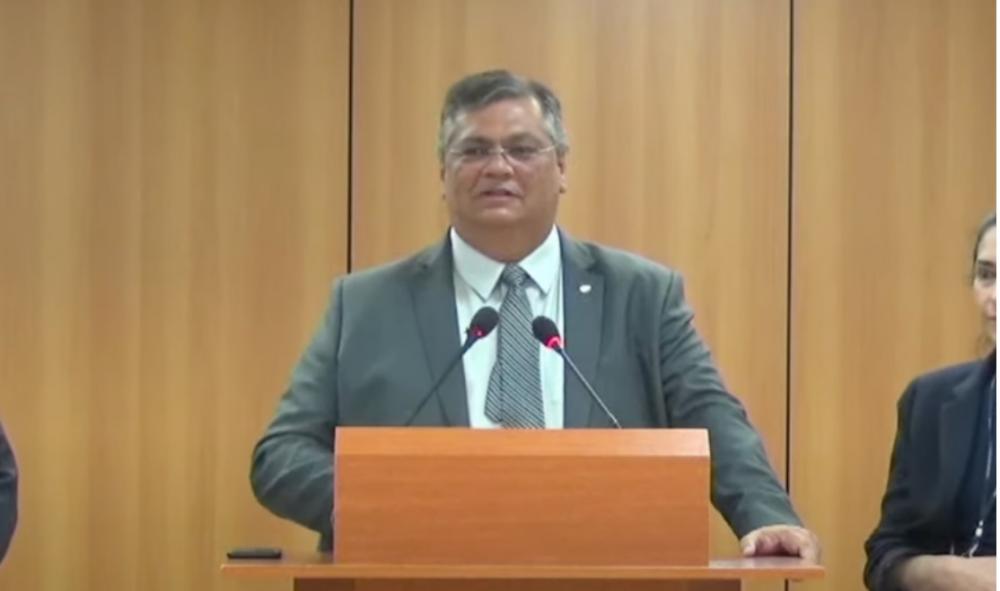 Flávio Dino discute segurança para impedir ataques em escolas