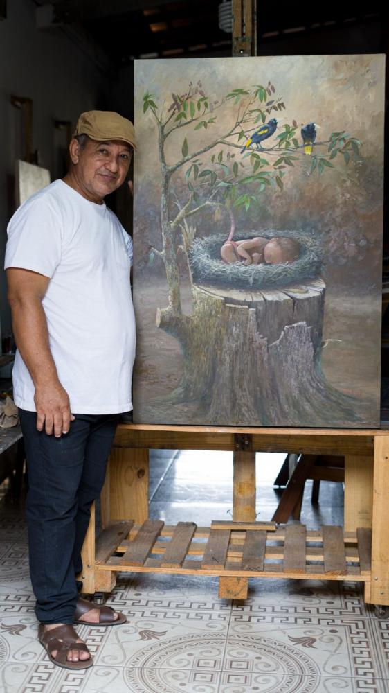 José Antônio Neves da Silva, artisticamente é conhecido como o artista plástico Tonneves