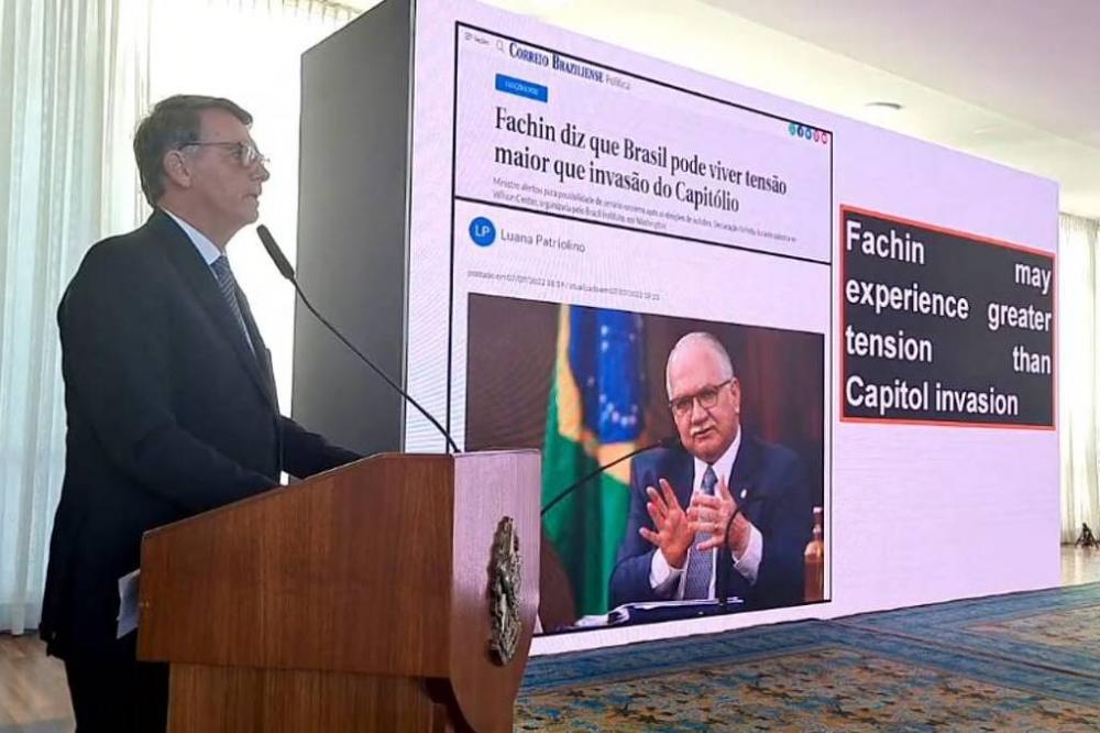 Bolsonaro durante pronunciamento a embaixadores no Palácio da Alvorada, em julho de 2022. - Reprodução